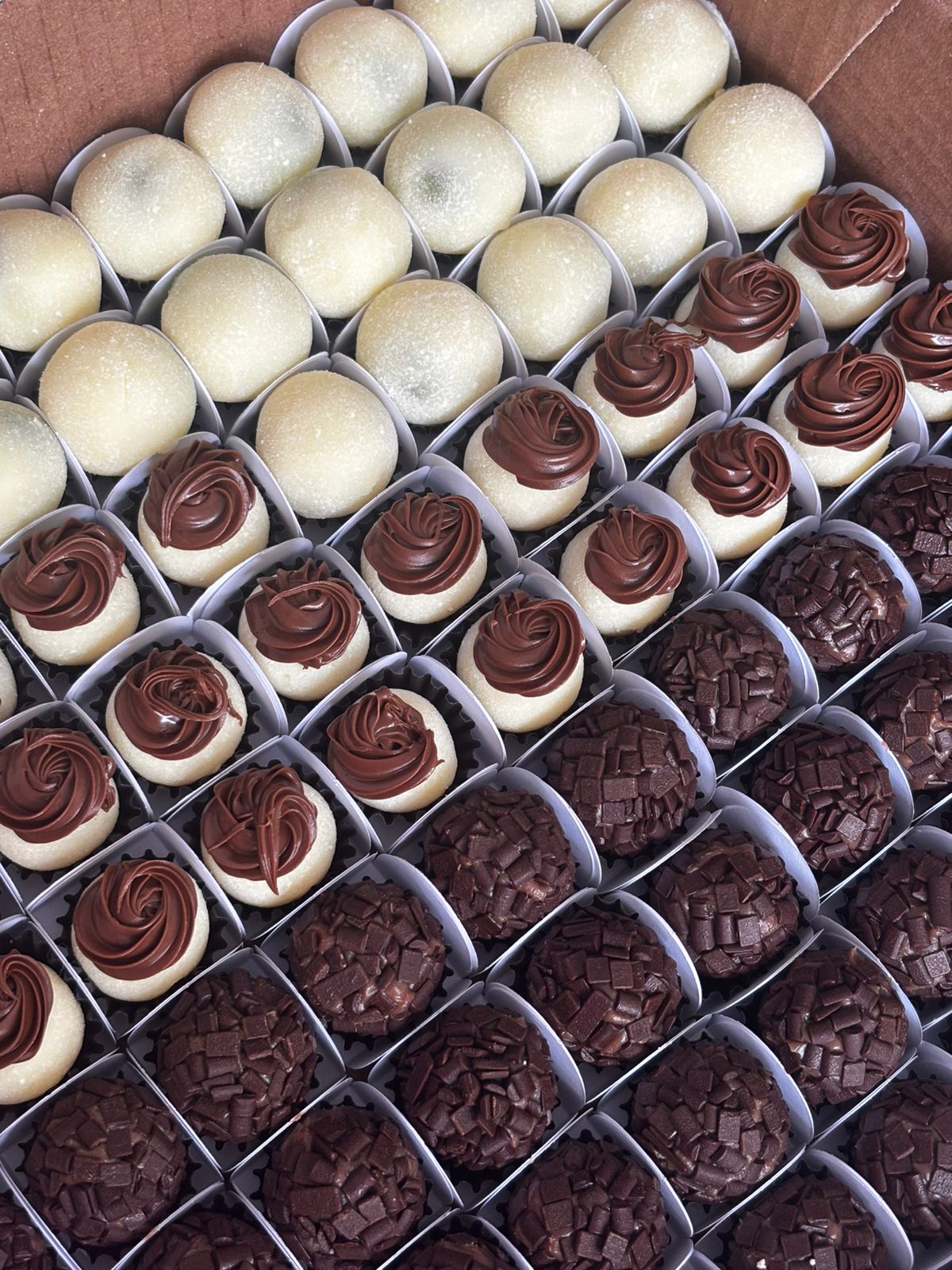 Bolo em dois andares para celebracao